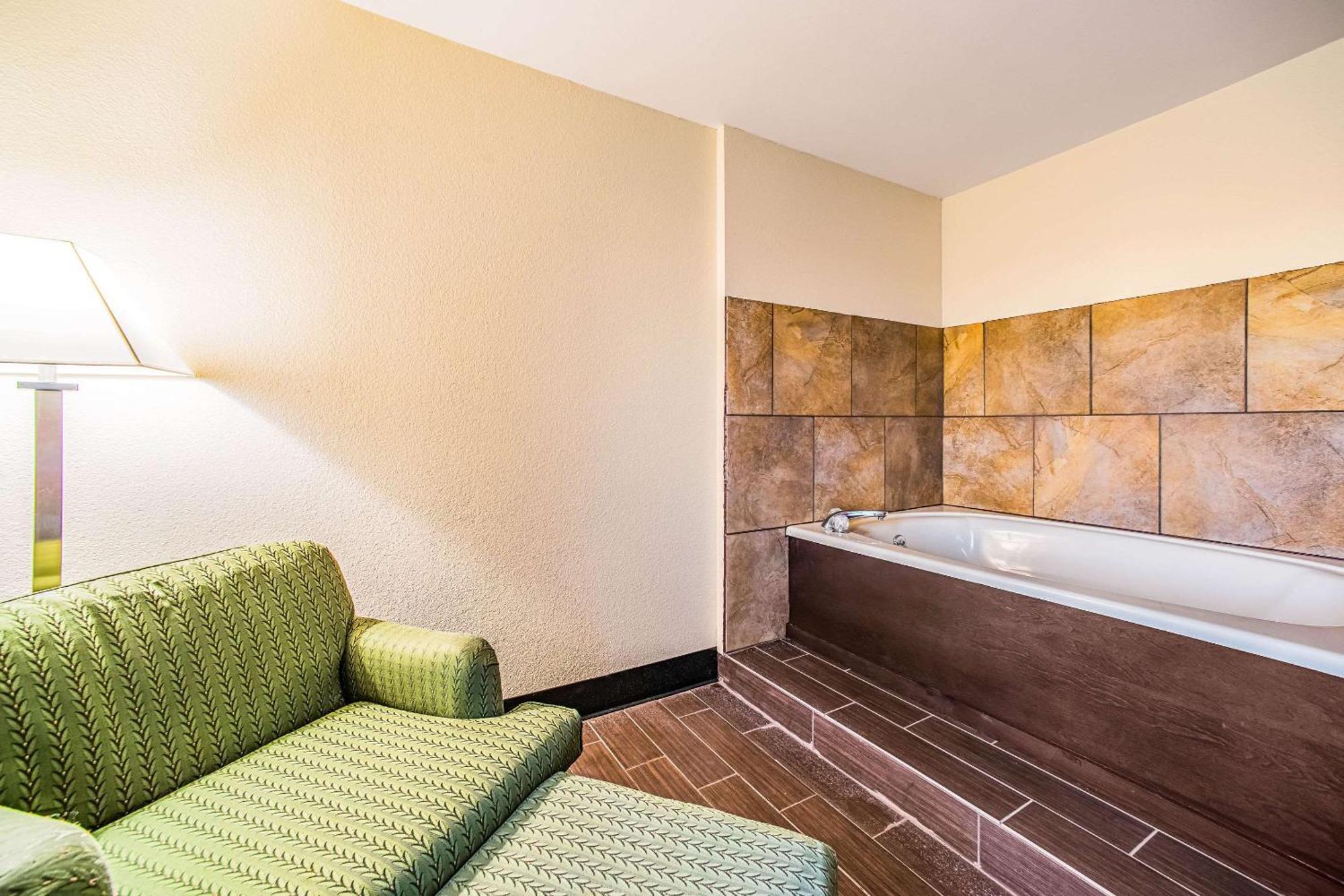Quality Inn Carbondale University Area Exteriör bild