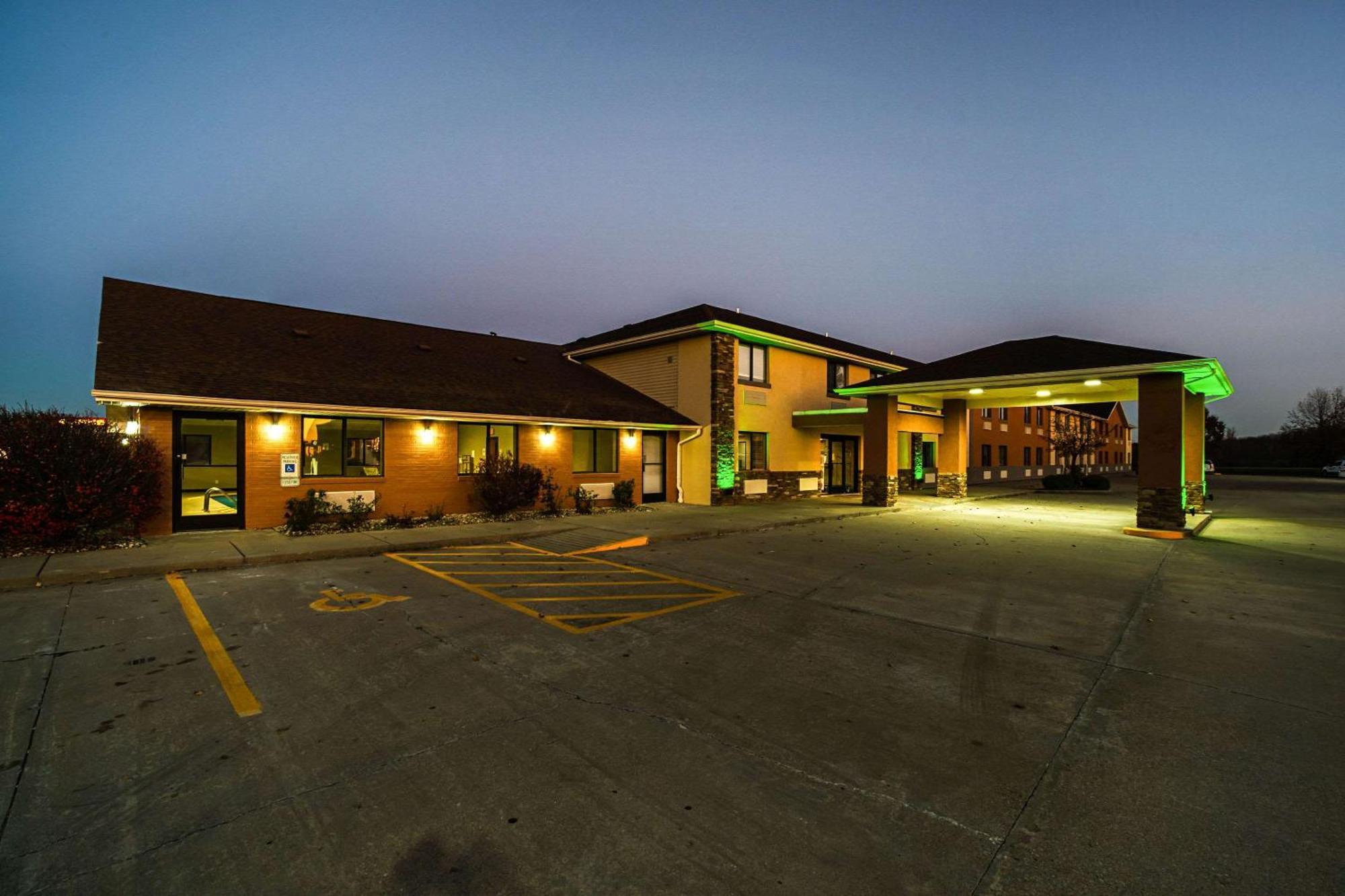 Quality Inn Carbondale University Area Exteriör bild
